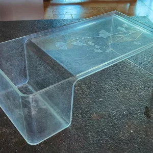 Table basse kartell, modèle "usame" Table transparente Patricia Urquiola for Kartell 'Usame' Table with magazine rack, Lucite, Acrylic