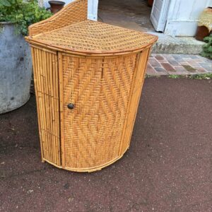 meuble vintage d'angle en osier