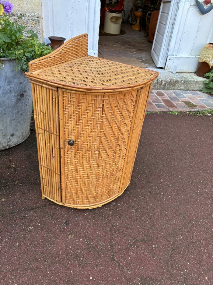 meuble vintage d'angle en osier