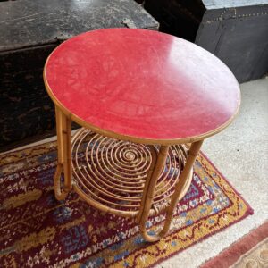 Table ronde bambou et rotin plateau en formica rouge